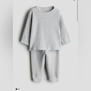 H&M waffle textured shirt and bottom set - size 3 months